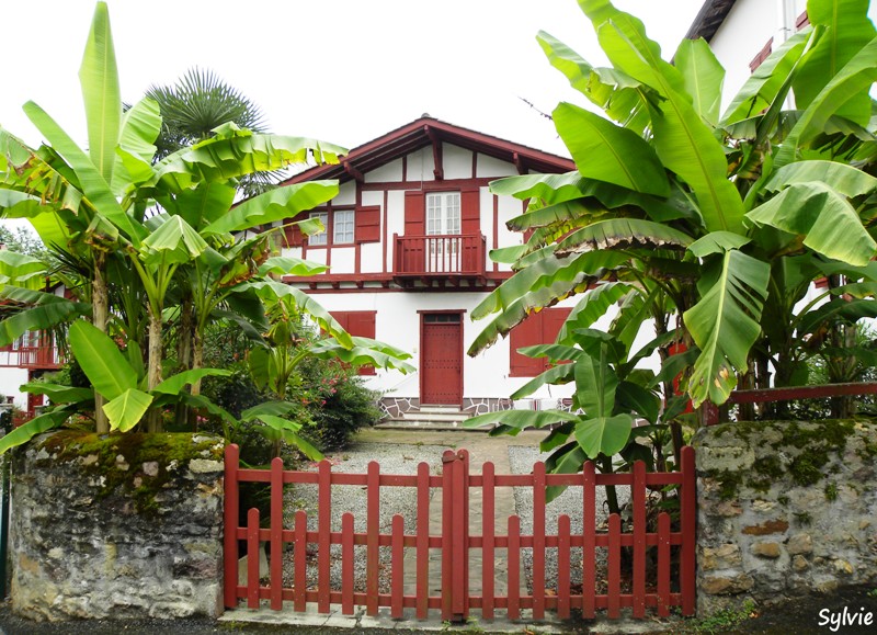 FACADE-AINHOA-PAYS-BASQUE