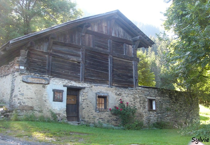 FACADE-ALPES-GRANGE