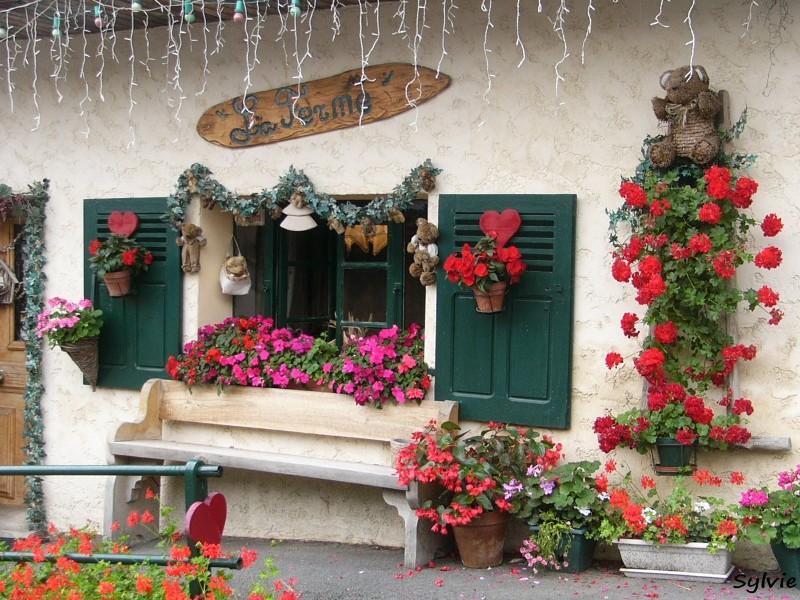 FACADE-ALPES-RESTAURANT-LA-FERME-COMBLOUX-ALPES