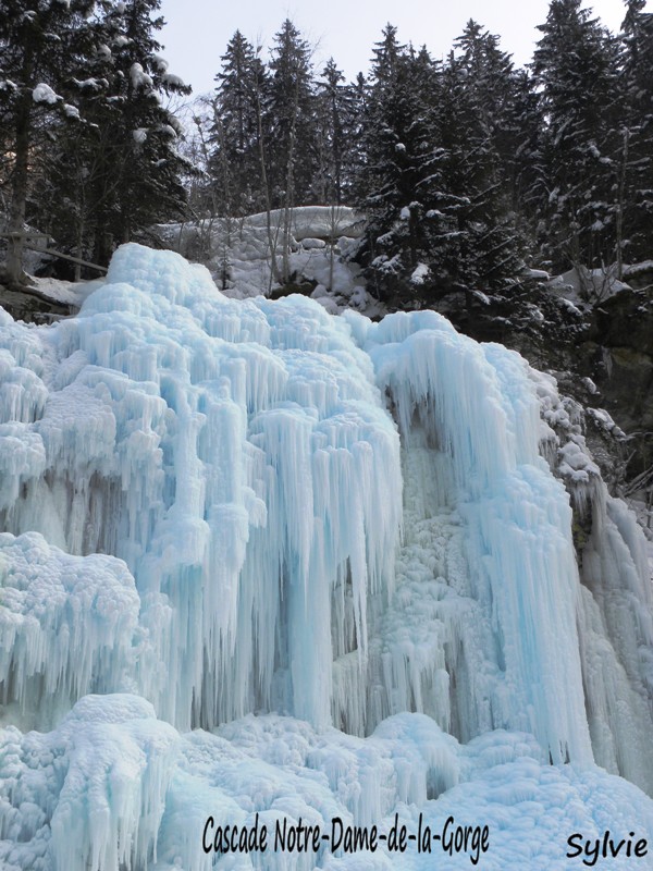 cascade-de-glace-notre-dame-de-la-gorge1