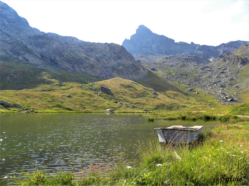 refuge et lac de la blanche lac blanchet inferieur3